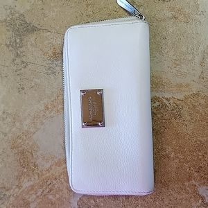 White Michael Kors Wallet